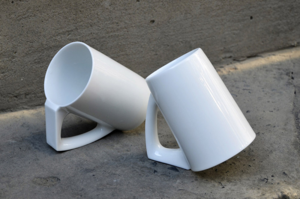 Design | Tilted Sanitary Mugs Keep Drinks Pure