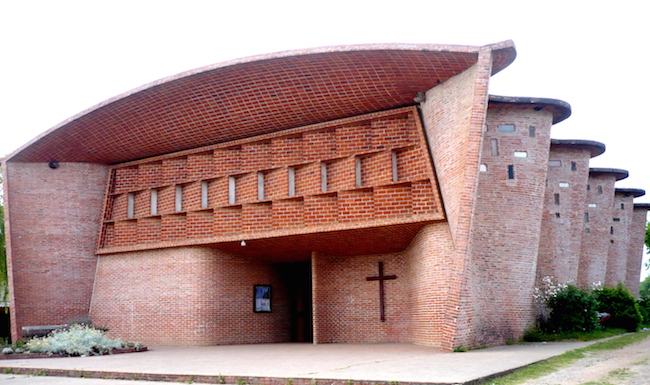 Architecture | Cristo Obrero Church by Eladio Dieste