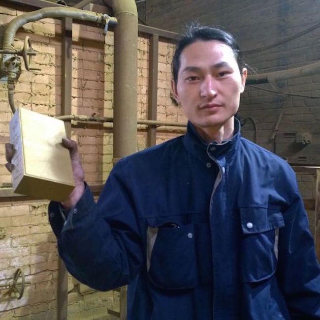Brick | Chinese Artist Vacuums Beijing’s Air for 100 Days, Makes Smog Brick