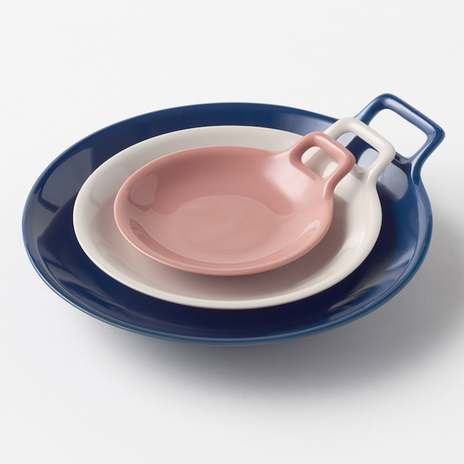 Design | Nendo’s “Totte Plates” Add a Handle