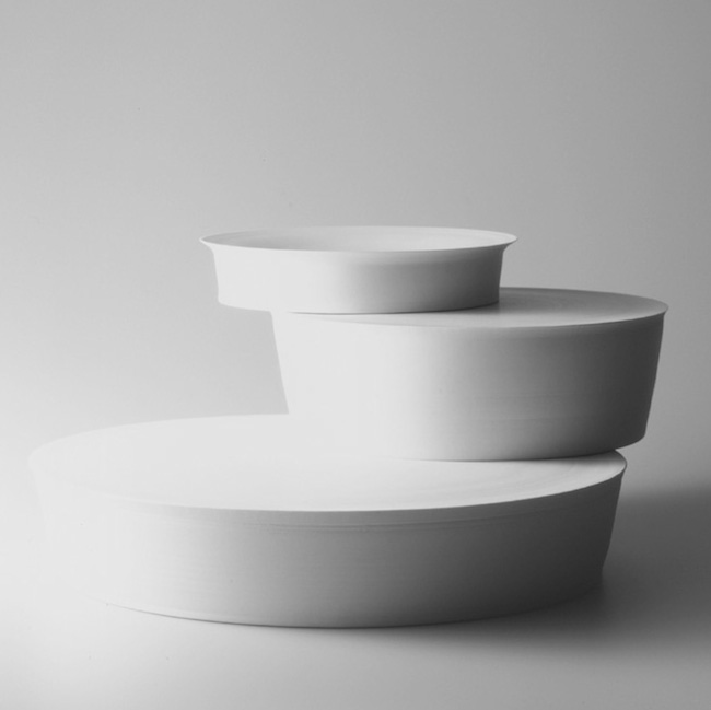 Art | Fine White Porcelain by Taizo Kuroda is Arrestingly Asymmetrical