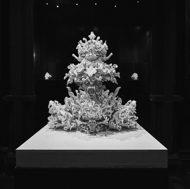 Exhibition | New York: Visit Katsuyo Aoki’s Delicate Porcelain inside a Suit of Armor