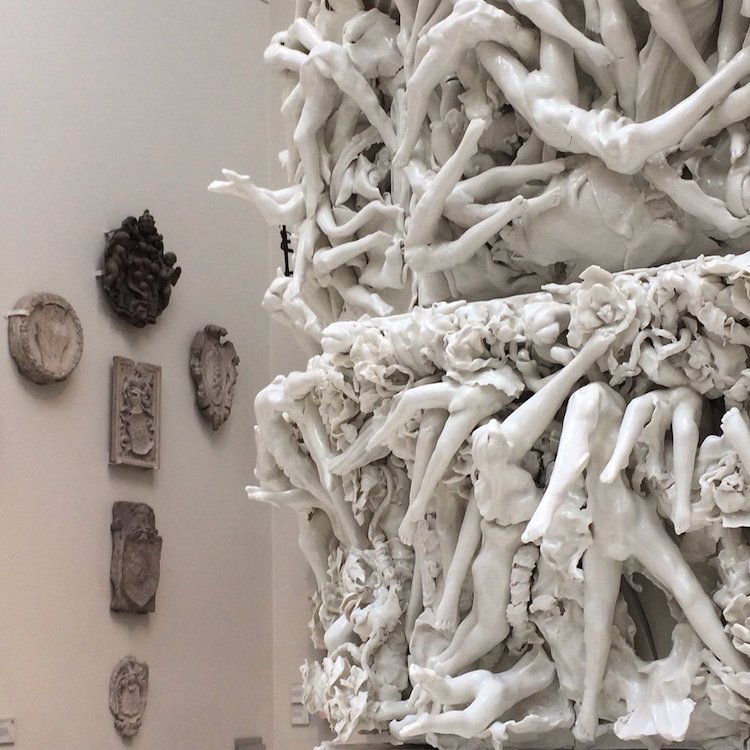 Exhibition | Rachel Kneebone’s Towering Porcelain Bodies in Captured States