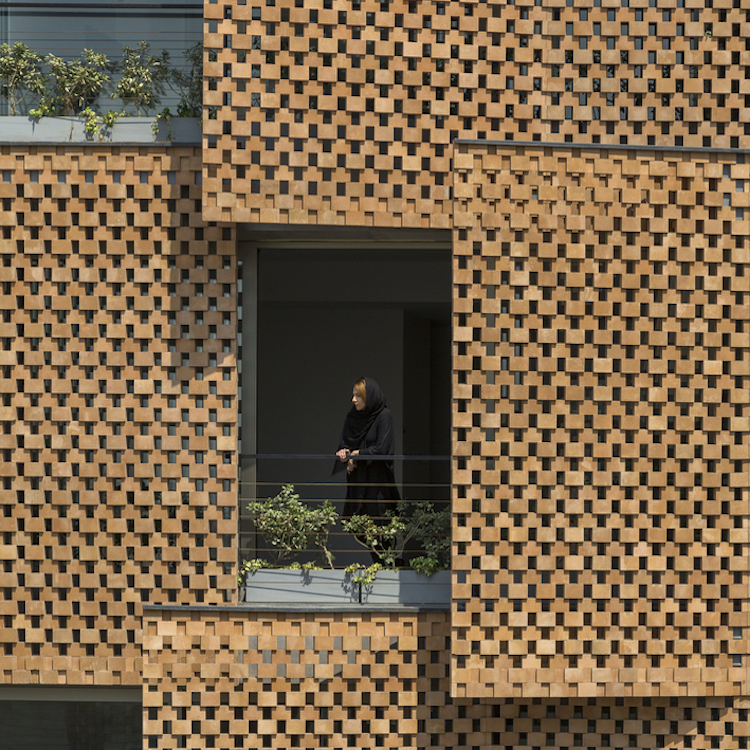Feature | Brick “Skins” Integrates Interior + Exterior Spaces